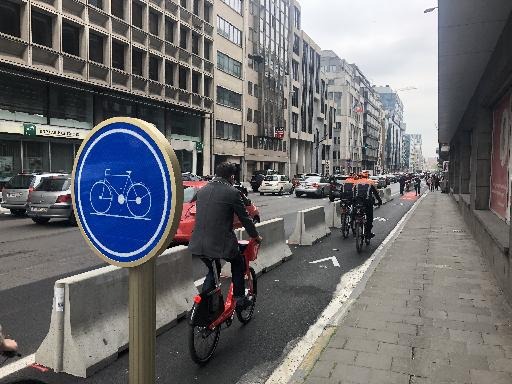 Rue Belliard cycle lanes finally ready