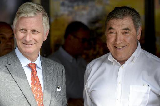 Belgium's King Philippe thanks Eddy Merckx on behalf of the country
