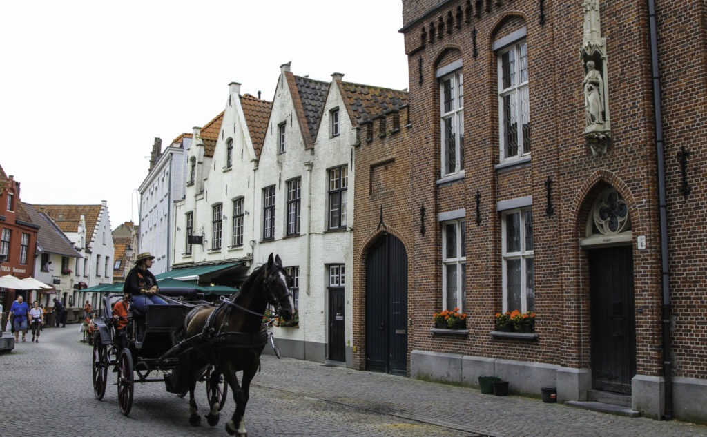 Ostend to stop horse-drawn carriage rides during heat wave, but Bruges won't