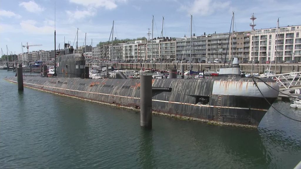 Soviet sub leaves Zeebrugge after 23 years as museum attraction