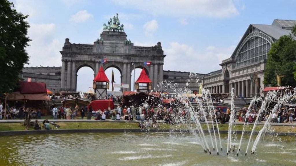 Medieval Market called off as storm shuts Brussels parks for the weekend
