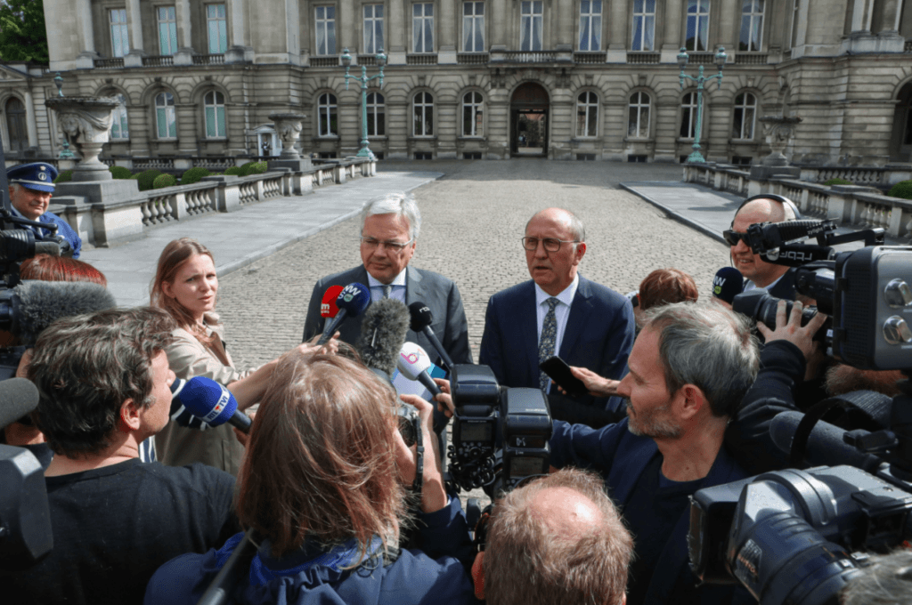 Royal informants to meet Belgian king after first round of talks on new government