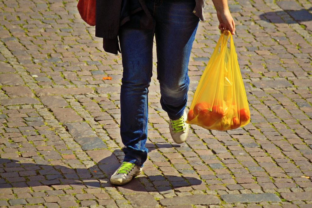 Large-scale Belgian retailers to ban disposable plastic from supermarkets and restaurants