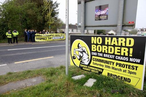 London promises never to re-establish physical checks on border with Ireland