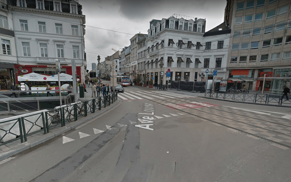 Speeding driver hospitalised after crash in central Brussels