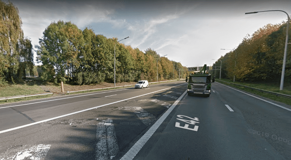 Woman killed after driving against traffic on E42 road into Brussels