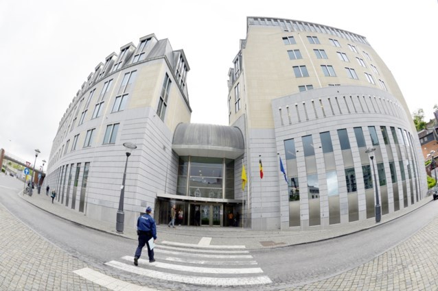 Man (49) sets himself on fire at the Liège courthouse