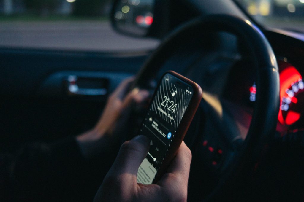 New Flemish campaign targets drivers distracted by smartphones