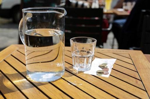 Free water in restaurants will impact jobs, association says