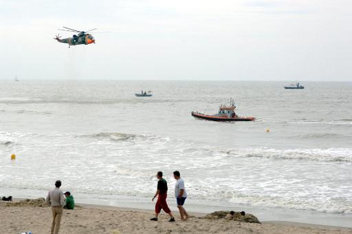 Massive search operation after two divers disappear