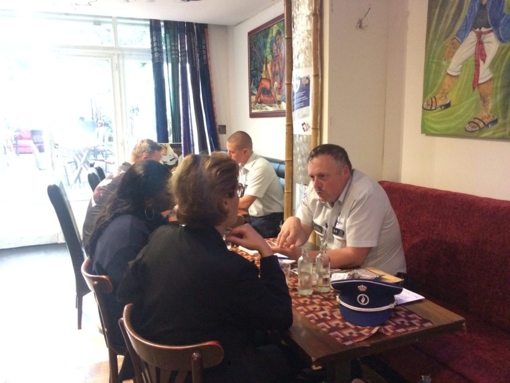 'Coffee with a cop': Brussels police sit down to talk with locals