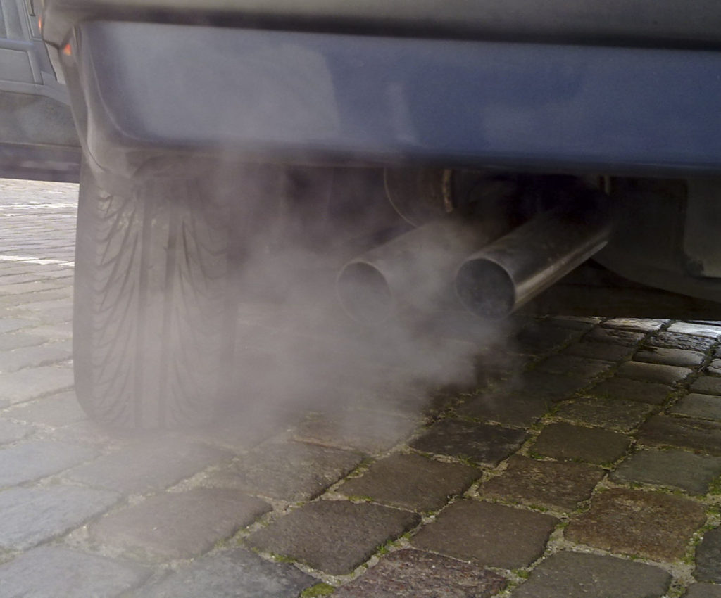 Car industry has larger carbon footprint than the entire EU, says Greenpeace