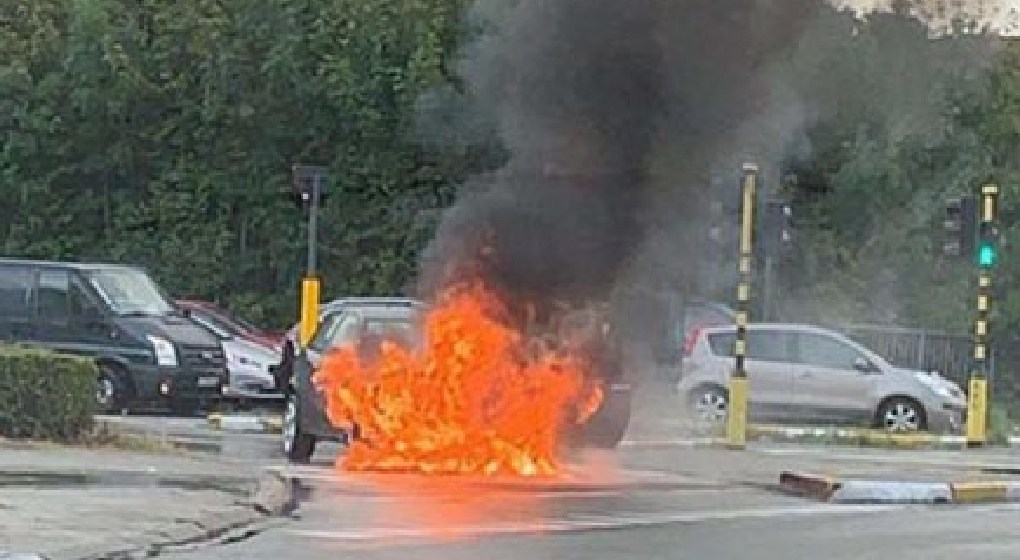 Car on fire in Flemish Brabant