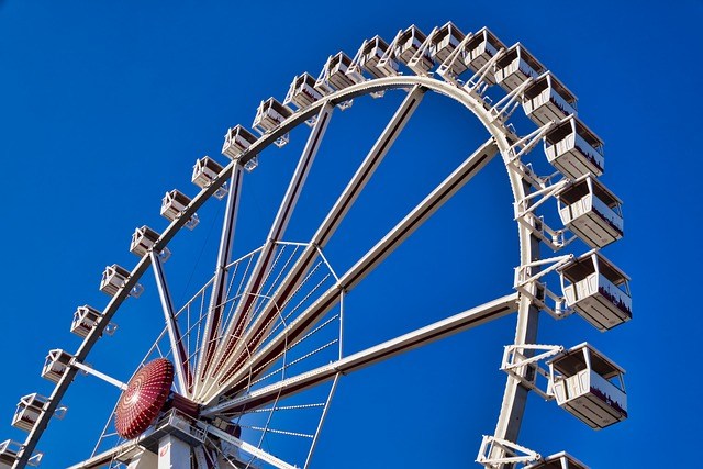 A Ferris wheel arrives at Place Poelaert
