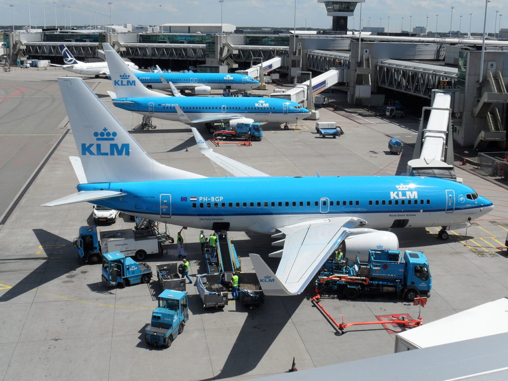 KLM temporarily halts ticket sales for Schiphol flights due to airport chaos