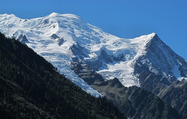 Part of Mont Blanc glacier in danger of collapse, experts say