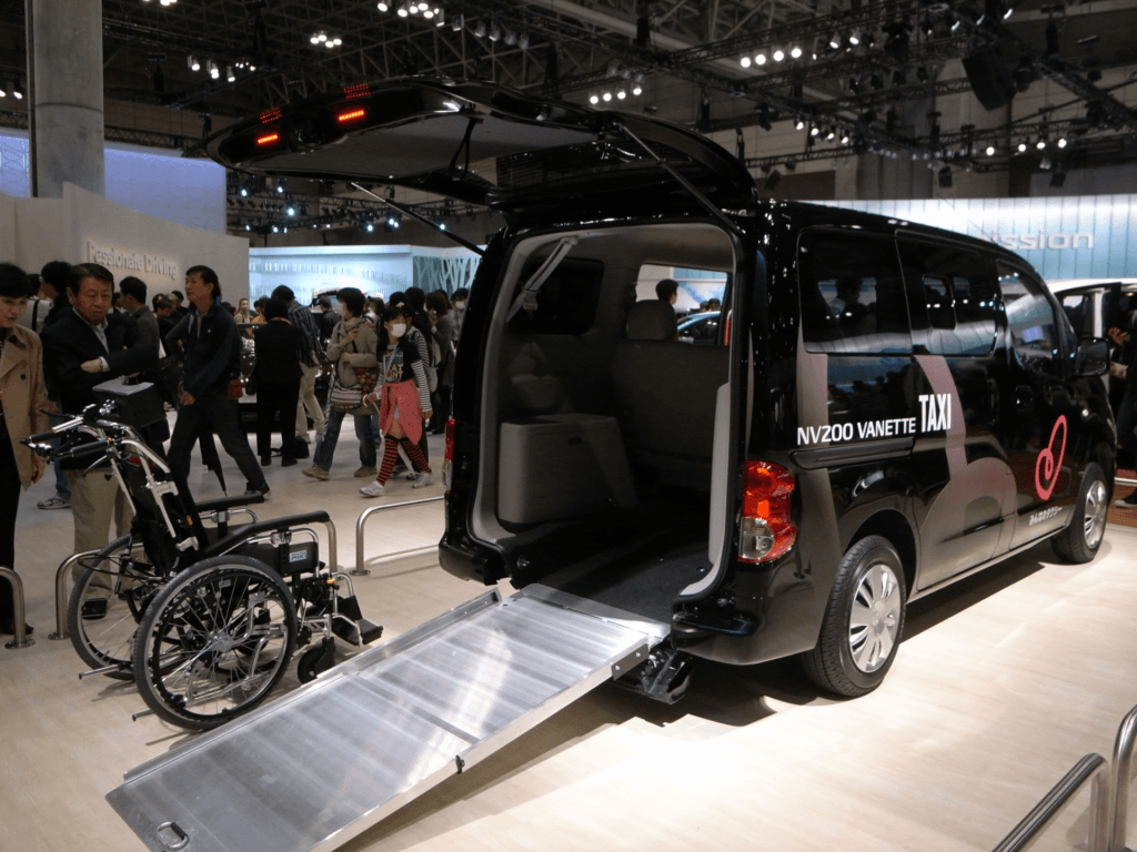 Wheelchair accessible and hydrogen powered taxis presented in Brussels