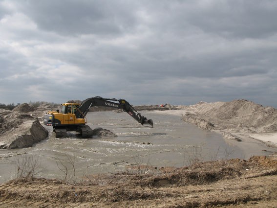 Belgium export tons of polluted soil to the Netherlands each year
