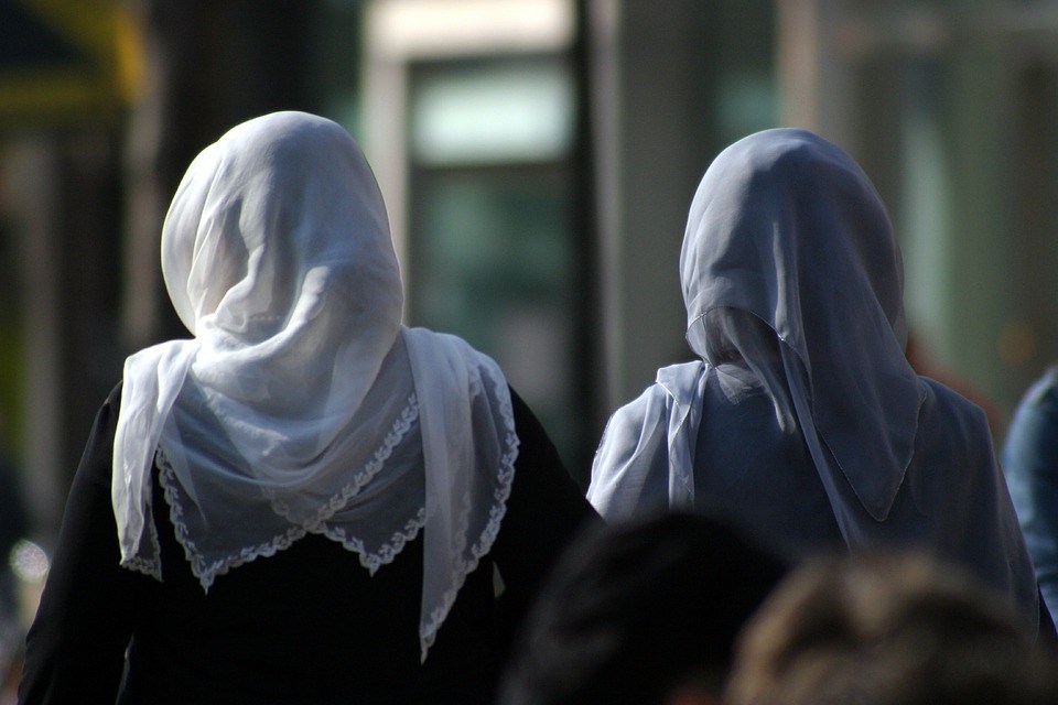 STIB taken to court for discriminating against veiled woman