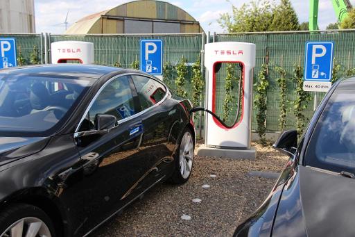 ‘Electric cars only booming in the richest EU countries’