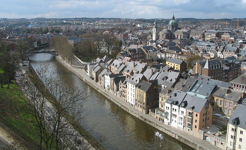 Unidentified man found dead in garden in Namur, investigation launched