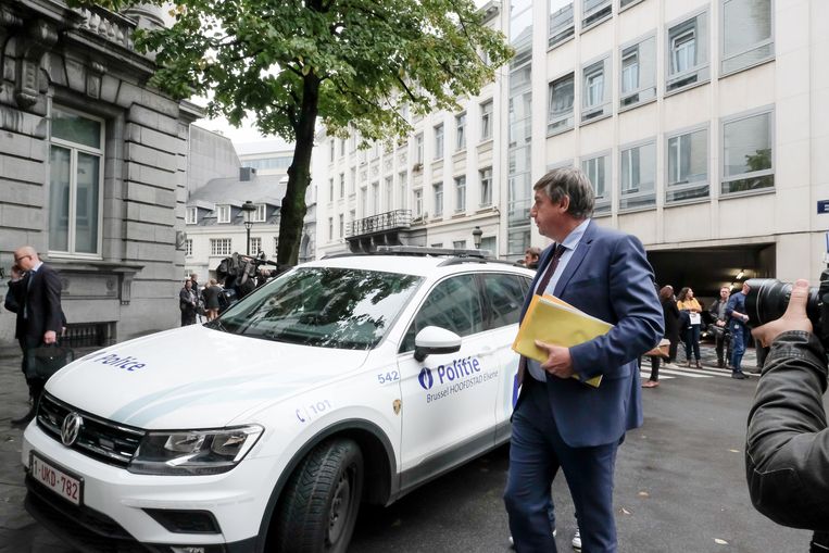 Flemish parliament evacuated after bomb scare