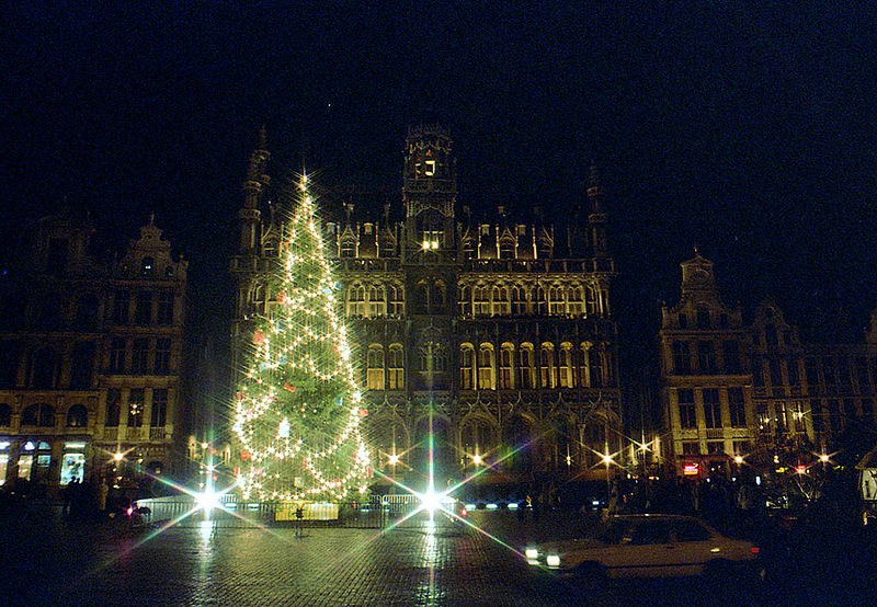 The Grand Place Christmas tree begins its journey to Brussels