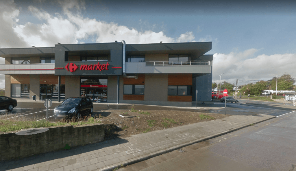 Robbers disarmed by supermarket client in failed hold-up