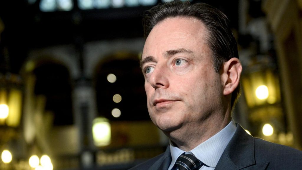 Fugitive on the run after shots fired outside home of Bart De Wever