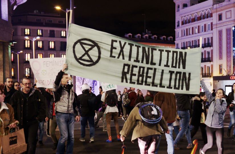 Extinction Rebellion files complaint against police for 'illegally arresting' them for Black Friday protest