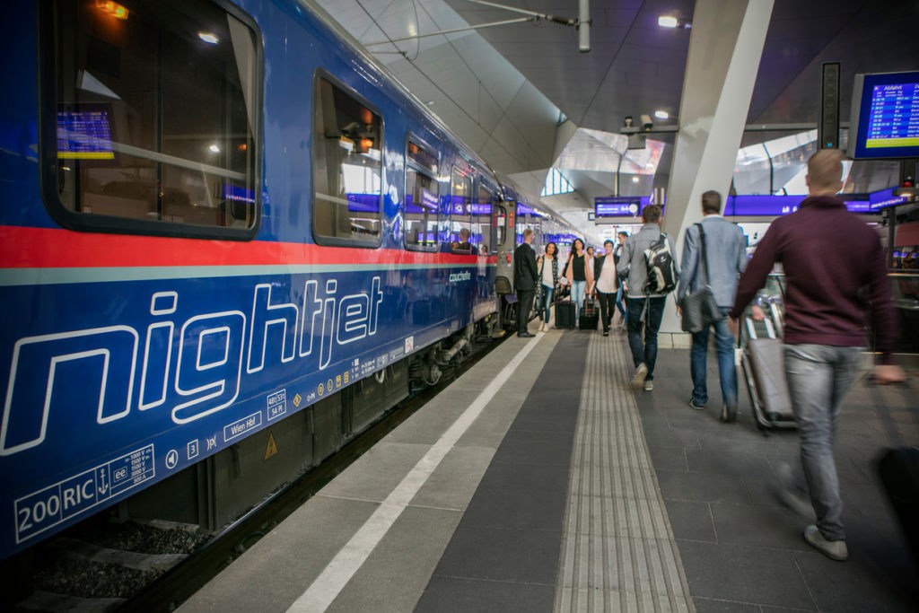 Climate impact Brussels-Vienna night train eleven times smaller than airplane trip