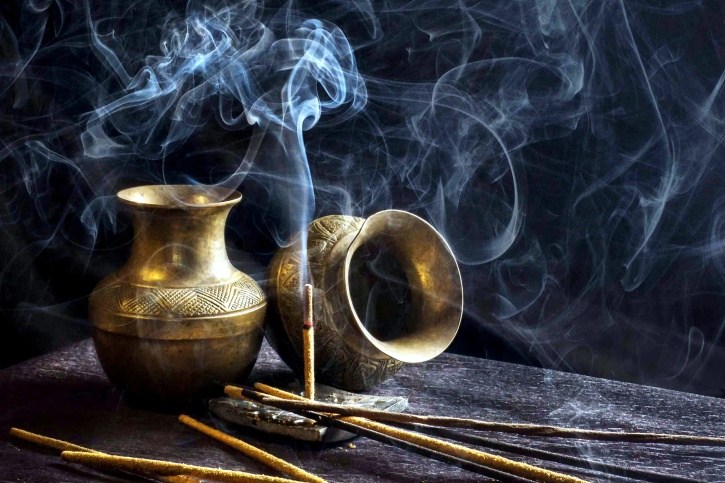 Burning incense as harmful as smoking indoors, says Test Achats