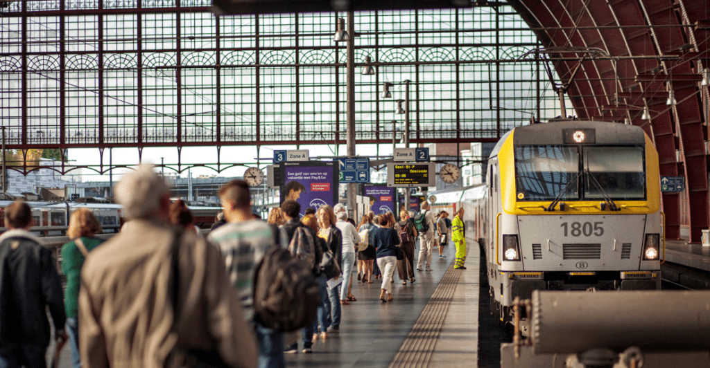 SNCB says to avoid travelling to the coast tomorrow after heavy crowds today