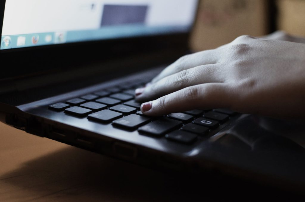 Police warns of online child predators ahead of summer holidays