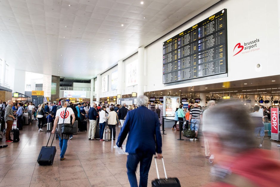 Coronavirus: EU issues safety guidance on air travels but no flight bans