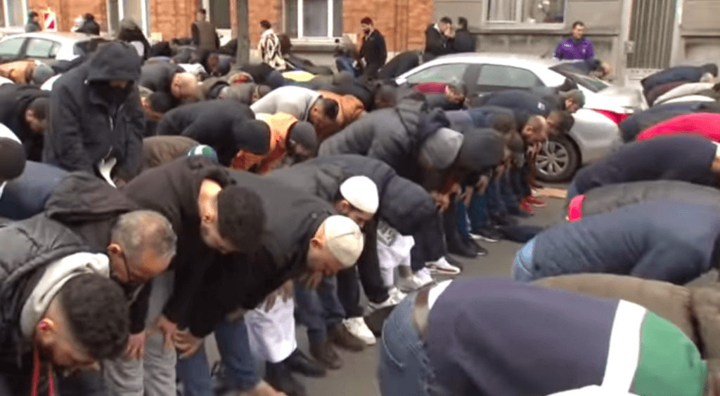 Hate speech probe launched after mass prayer for late Brussels Muslim leader