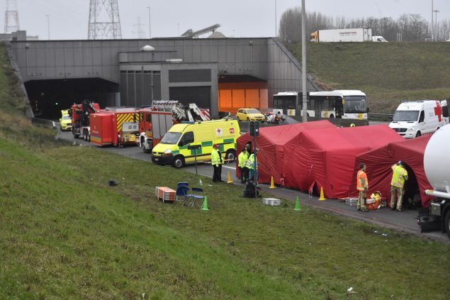 One dead and at least 50 injured in major accident on Antwerp ring road