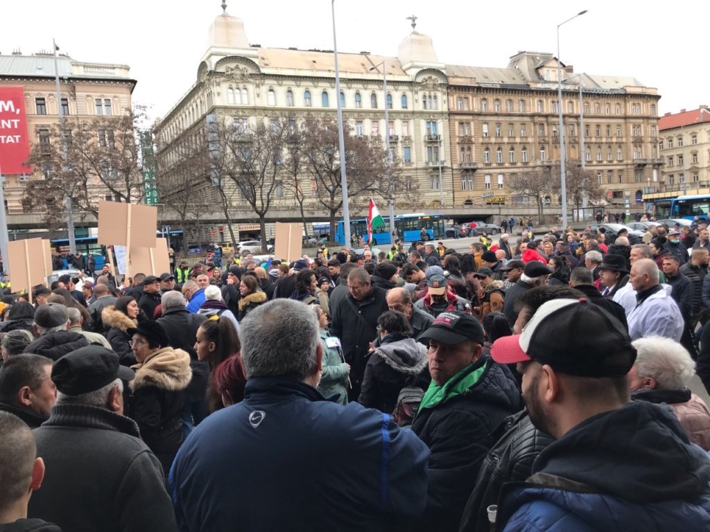 Protests in Budapest against anti-Roma campaign