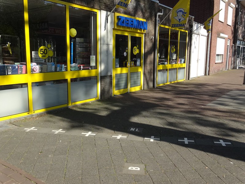 Coronavirus: Only half a store opens on Dutch/Belgian border