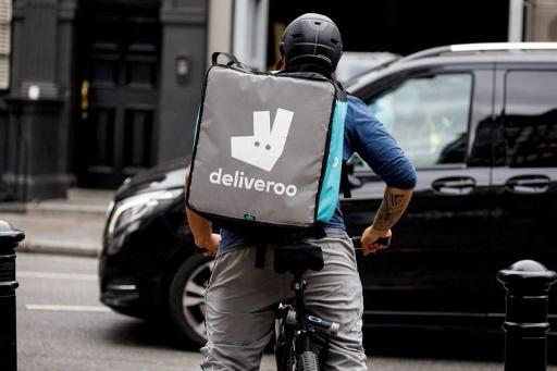 Coronavirus: Deliveroo makes all orders 'contact-free'