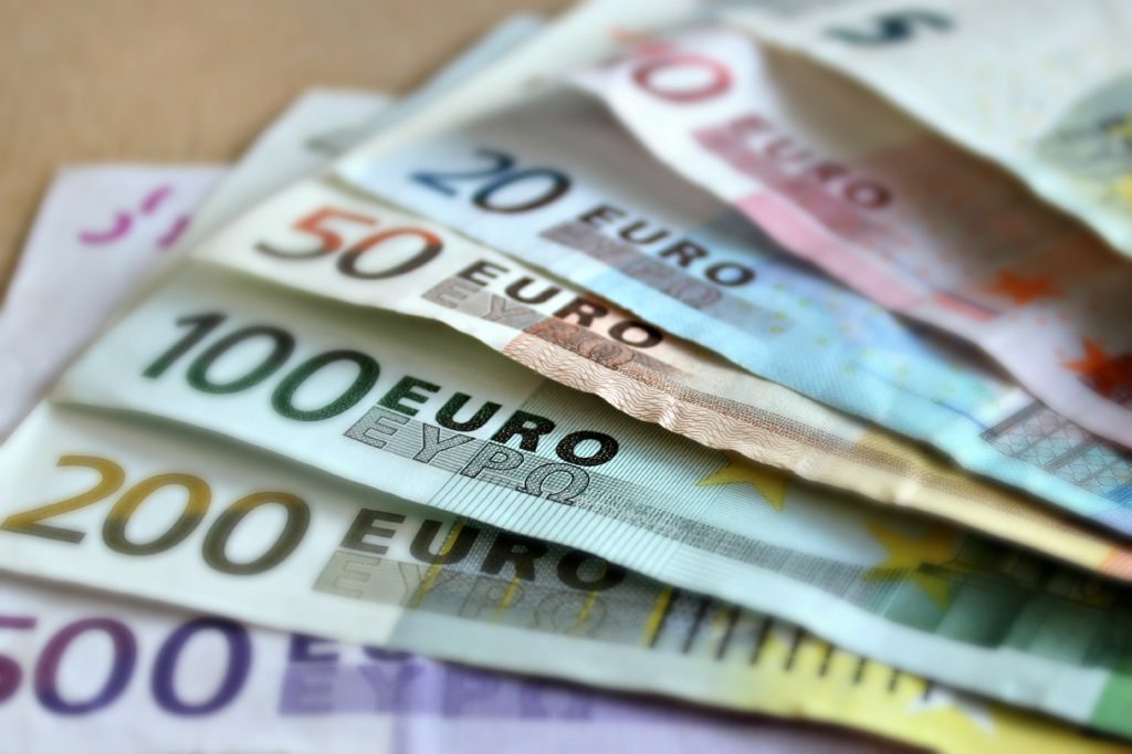 Belgians put more than €300 billion in savings accounts last year
