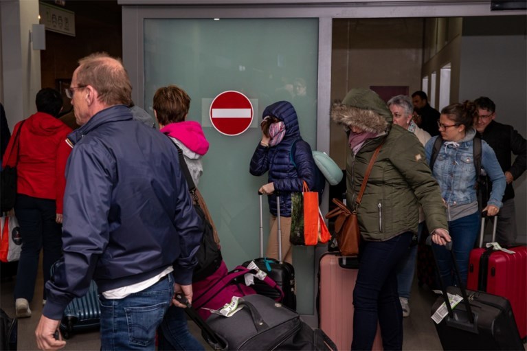Belgians from quarantined Tenerife hotel land in Ostend