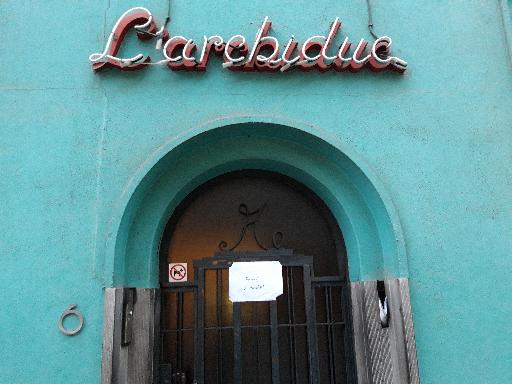 Coronavirus: bars and restaurants shut down