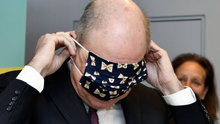 Belgian Minister mocked after face mask struggles