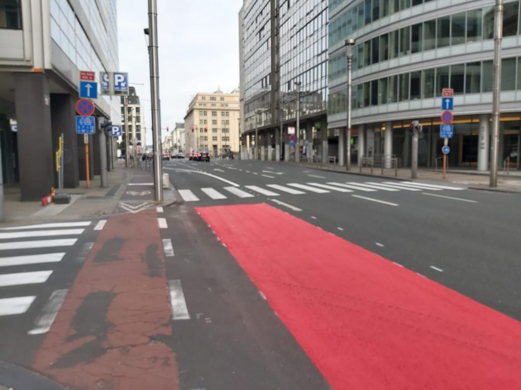 Brussels turns Rue de la Loi car lane into cycle path