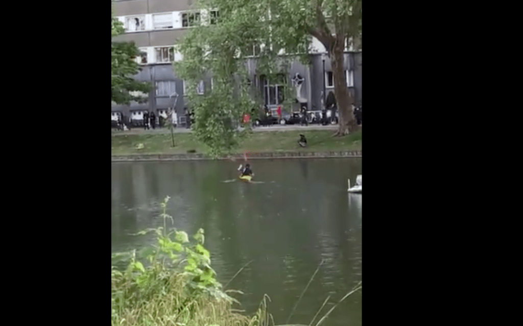 Man seen kayaking in Brussels pond amid coronavirus lockdown