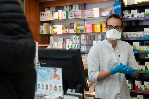 Sale of masks in supermarkets is 'slap in the face' of pharmacists