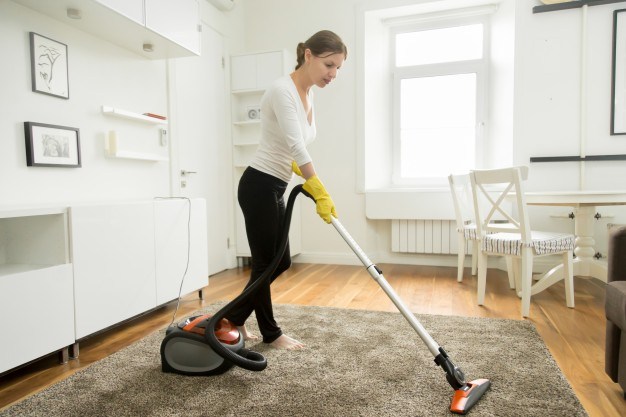 Lockdown: women do more housework, men have more free time