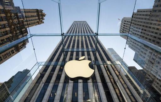 Commission investigates Apple for abusing dominant position