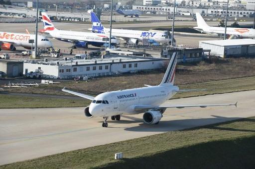 Air France asks for 8,300 voluntary redundancies